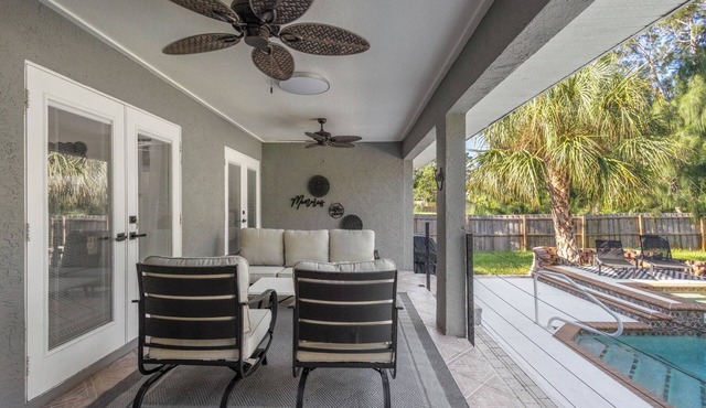 Chic happens 3/2 heated pool 5 min from Siesta