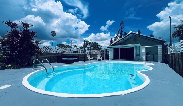 City Cottage with private pool