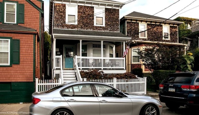 Clean and bright downtown cottage on Newport's bustling Thames Street