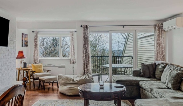 Club Access Condo near Ski Hill, Kingswood
