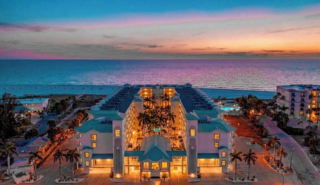 Coastal Comfort & Stunning Sunsets