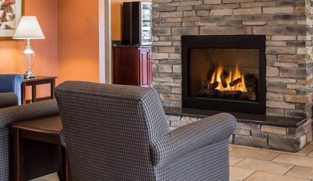 Comfort Inn & Suites Lumberton Central I-95