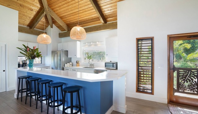 Contemporary Hawaii Living, Calm North Shore Beach