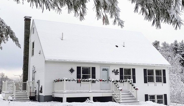 Country Living just minutes from Everything! SKIERS! WE HAVE SNOW!