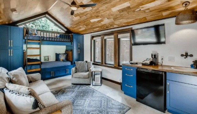 Countryrock Modern Small Cabin near the creek