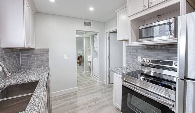 Cozy 1-bedroom 2nd floor overlooking the River District in Downtown Fort Myers