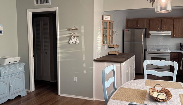 Cozy 1-bedroom condo with AC, amazing Bradenton- short drive to the Brach