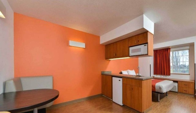 Cozy 2-Bed Queen Room|Pool|Free Wifi