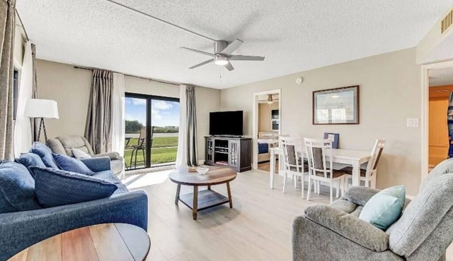 Cozy 2-bedroom condo with AC, WiFi in tranquil Ormond Beach