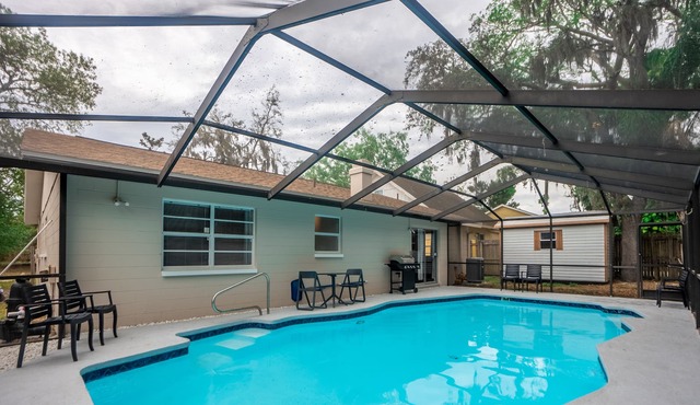 Cozy 3/2 Pool Home with Grill and Billiards Table