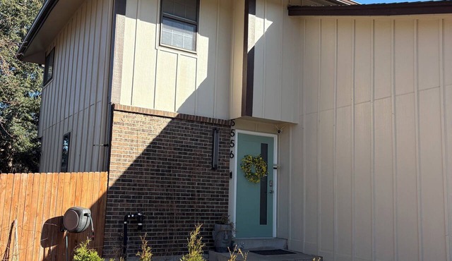 Cozy 4BR Home Near Cherry Creek State Park - Hot Tub & Private Backyard & Patio