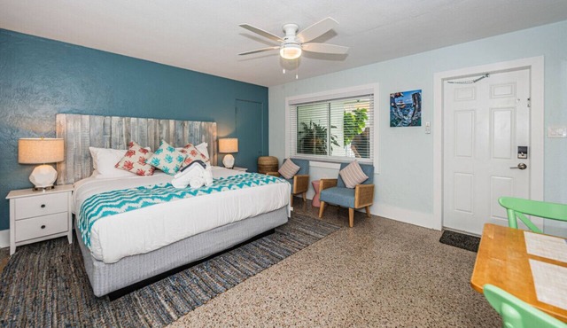 Cozy boutique studio room with a Pool