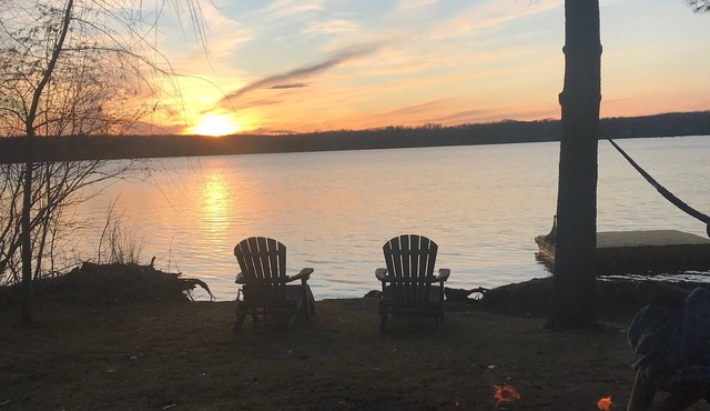Cozy Cottage. Walking distance to town. Just off the snowmobile and ATV trails.