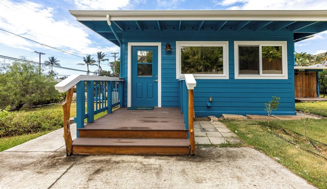 Cozy Lanikai Cottage Walking Distance to the Beach-Near Shops & Restaurants