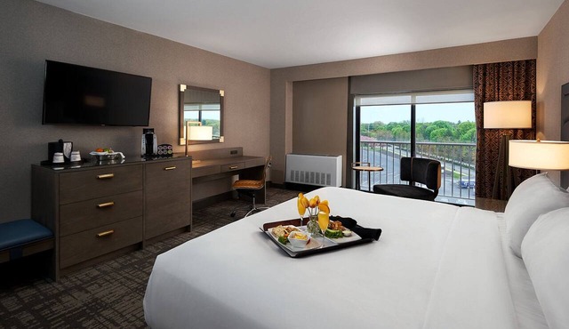 Crowne Plaza Providence-Warwick Airport by IHG