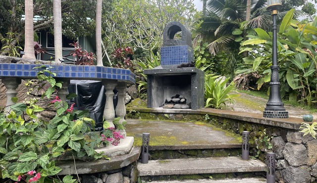 Cute Loft Studio above Kona, surrounded by Coffee farms