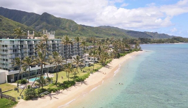Deluxe Beachfront Condo with a breathtaking view