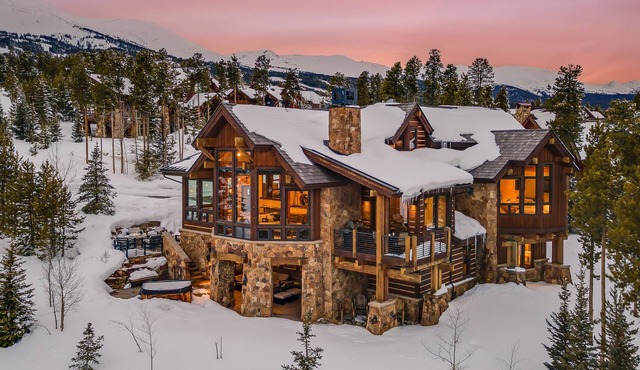 Designer Home + Ski in/Ski out + Hot Tub - Epic Retreat