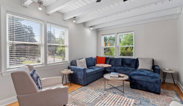 Downtown Raleigh | Sleeps 15 | Game Yard & Parking