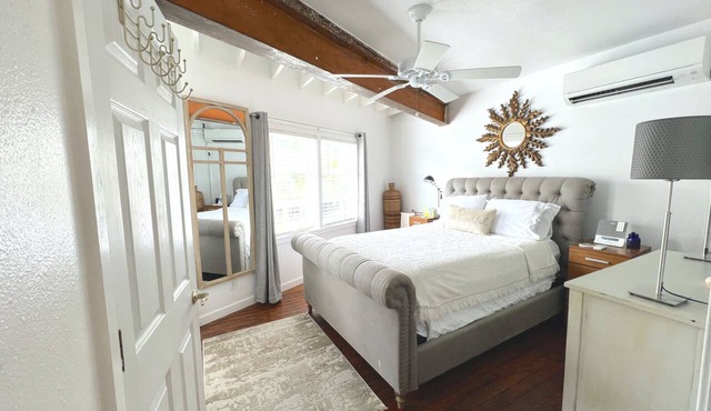Downtown Sarasota Suite in Historic District Walk to Opera, SelbyGardens, Dining