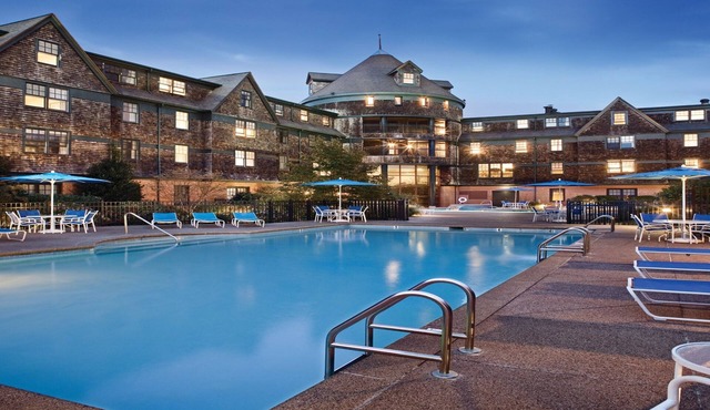 Downtown Wyndham Newport Resort ~ Two Bedroom slps six ~ steps to Newport Harbor