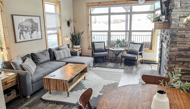 Edgewater Cabin on the Fraser River | 3BR Sleeps 7 | Kids Trout Pond & Pool