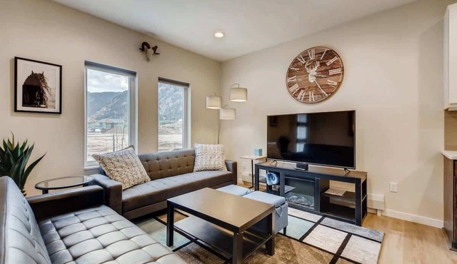 Elbert's Escape | Sleeps 8 | Lakefront Views