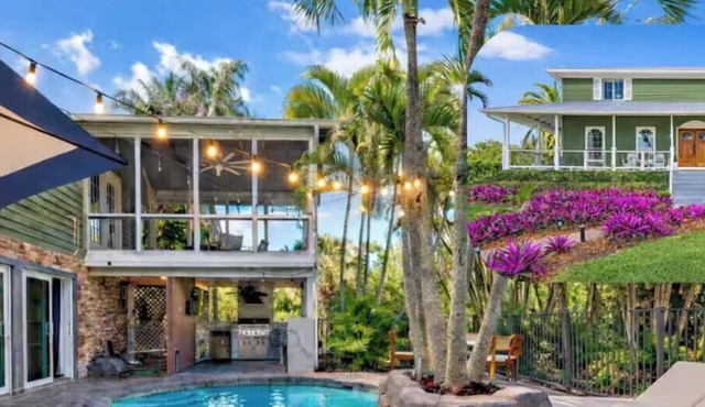 Elite Living, Kayak Joy Pool, Outdoor Kitchen!