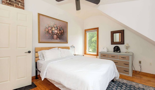 Entire 2 Bdrm house, 5 mins from NWMC and DwnTwn