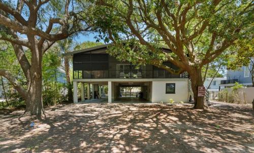 Family Beach Escape 5BR Fenced Yard, Walk to Ocean