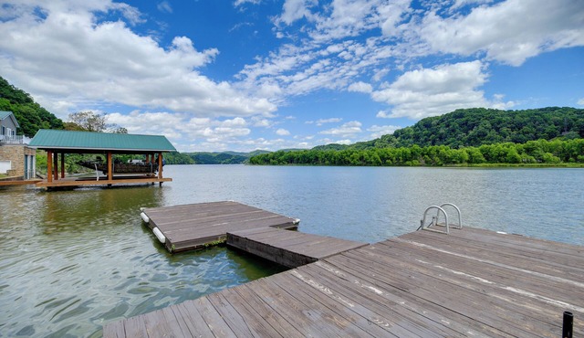 Fire Pit & Floating Dock! Claytor Lake Hideout