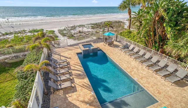 Four Shores Unit 1 Beach Condo Direct Gulf with Pool & Spa