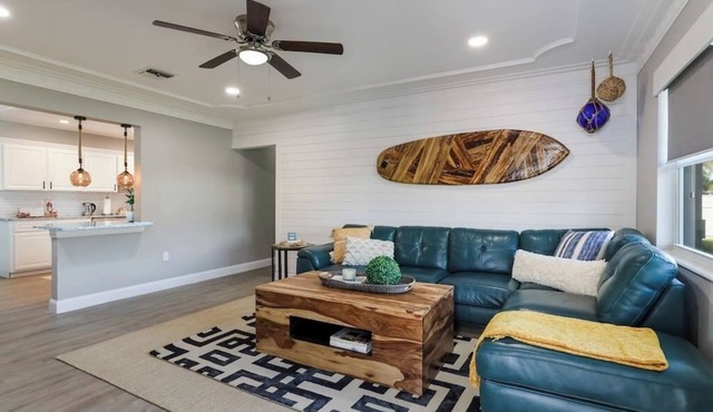 Fresh. Heated Pool.Minutes to Siesta Beach.Office