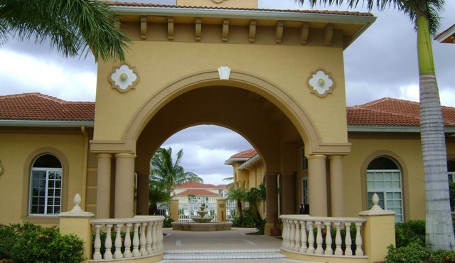 Gardens of Beachwalk 1/1 with Balcony