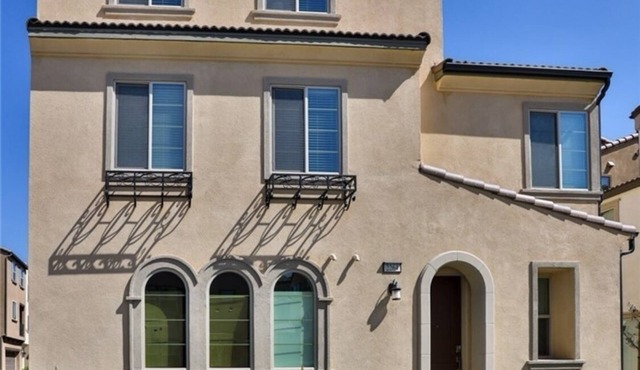 Gate community, quiet environment, easy to access transportation