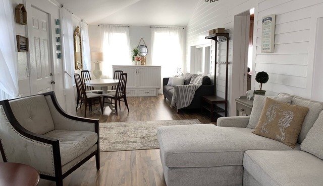 Glamorous cottage-glamping at Sebago Lake