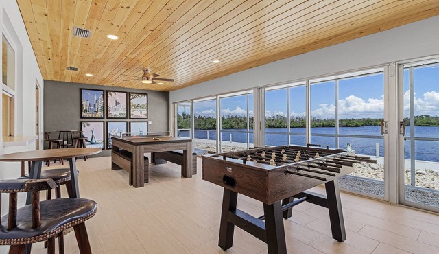 Gorgeous & Spacious 3/3.5, Incredible Water Views! Sleeps 9!