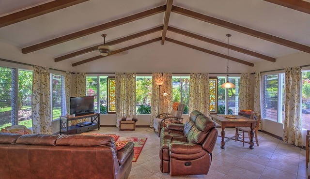 Hale O Nani Mala Pua 3 Bedroom Home by RedAwning