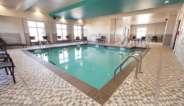 Hampton Inn Mustang
