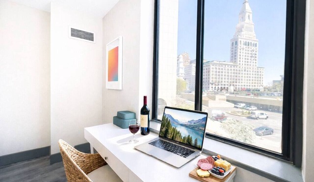 Hartford Home w/Skyline Views near Bushnell Park!