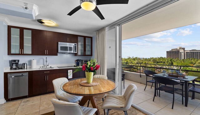 Heart of Waikiki With Partial Ocean View! Washlet! FREE Off-site Parking!