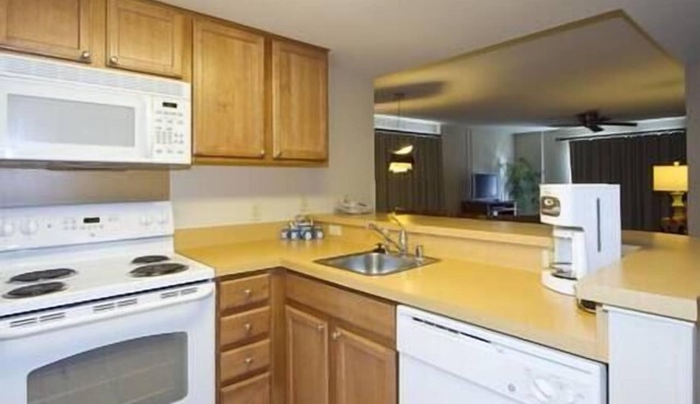 HGVC Waikiki Beach Walk Resort & Spa, Hot Tub-Pool