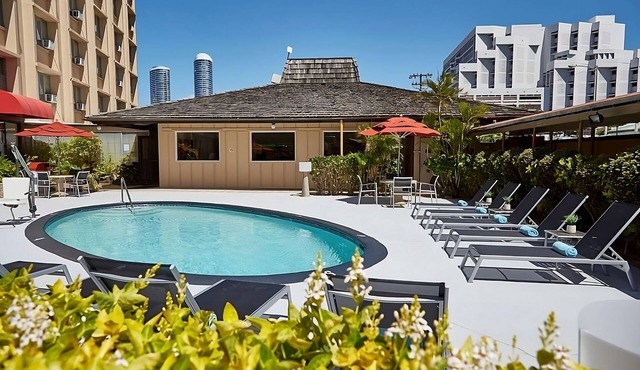 High Floor City View Two Queens, Scenic Urban Garden Setting, Pool Access