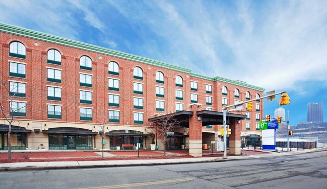 Holiday Inn Express Hotel & Suites Pittsburgh-South Side by IHG