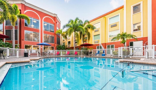 Holiday Inn Express Hotel & Suites Bradenton West by IHG