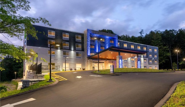 Holiday Inn Express & Suites Pittsfield-Lenox-Berkshires by IHG