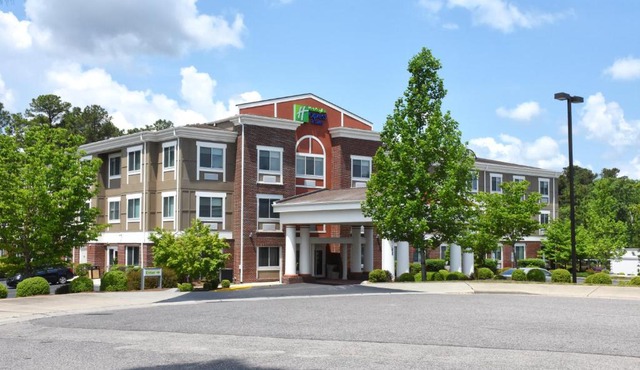 Holiday Inn Express & Suites Southern Pines-Pinehurst Area by IHG