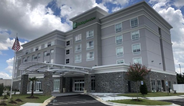 Holiday Inn & Suites - Fayetteville W-Fort Bragg Area by IHG