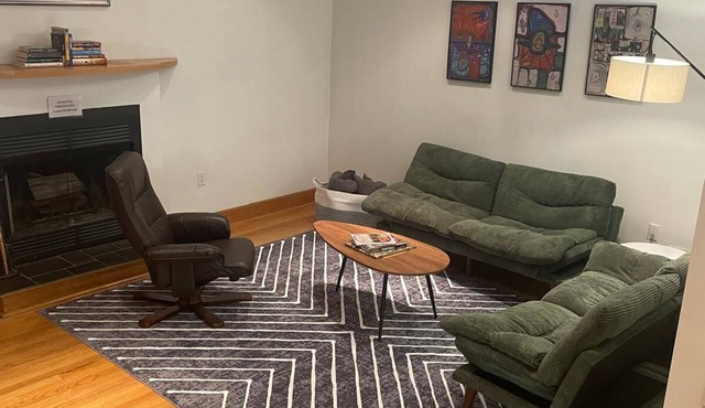 HUGE Carriage house for 6 in Regent Square, City of Pittsburgh