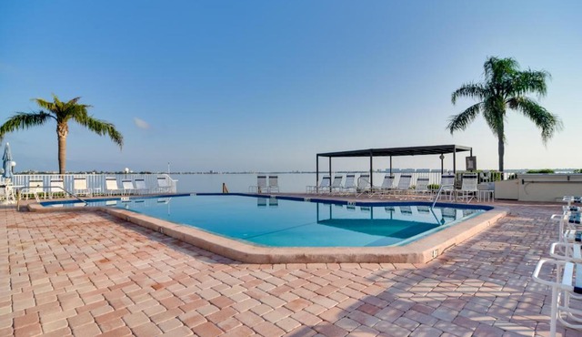 Isla Del Sol Condo ~ 2 Miles to St Pete Beach!